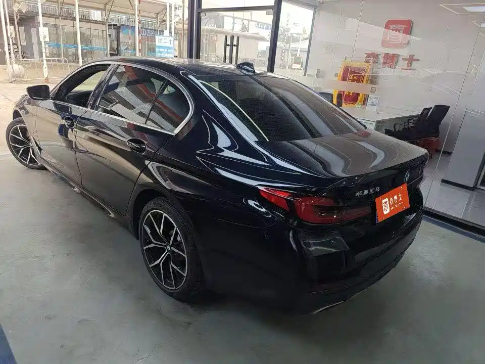 BMW 5 Series — миниатюра 6