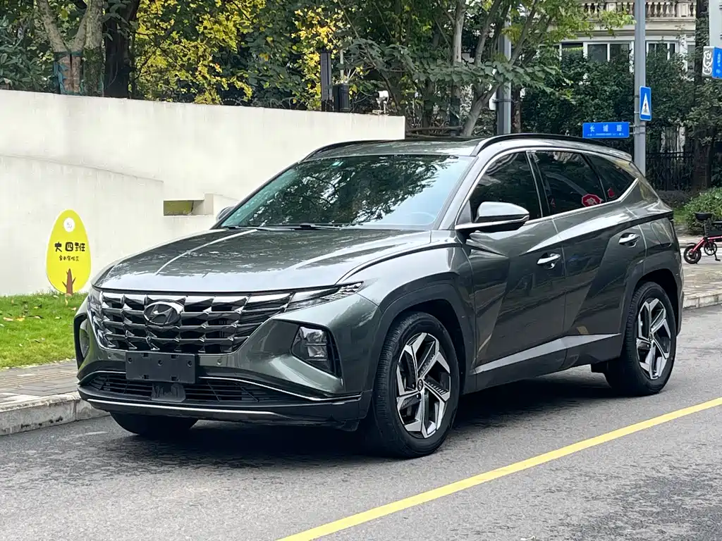MODERN TUCSON