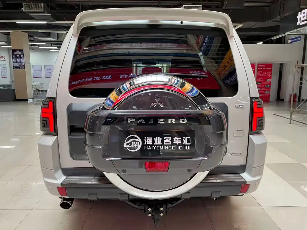 Mitsubishi Pajero (Import) — миниатюра 5