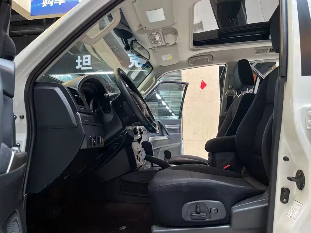 Mitsubishi Pajero (Import) — миниатюра 11