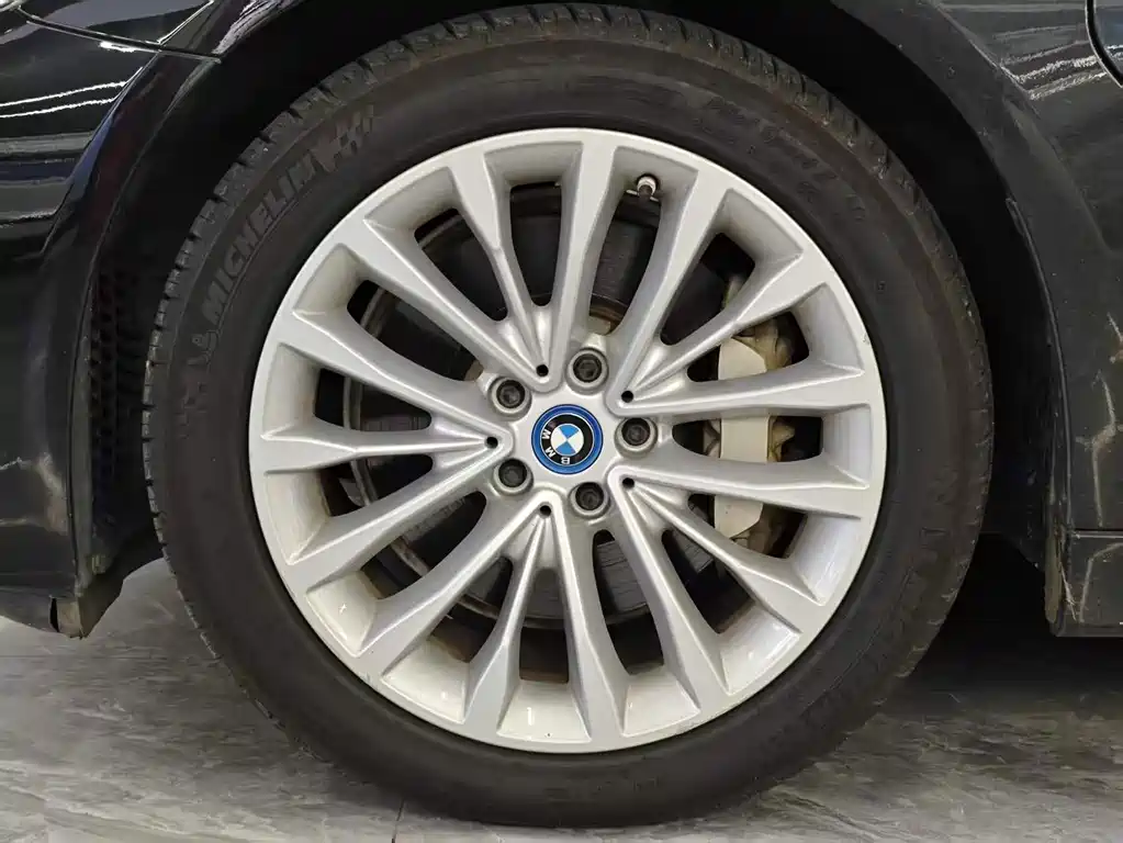 BMW 5 Series New Energy — миниатюра 16