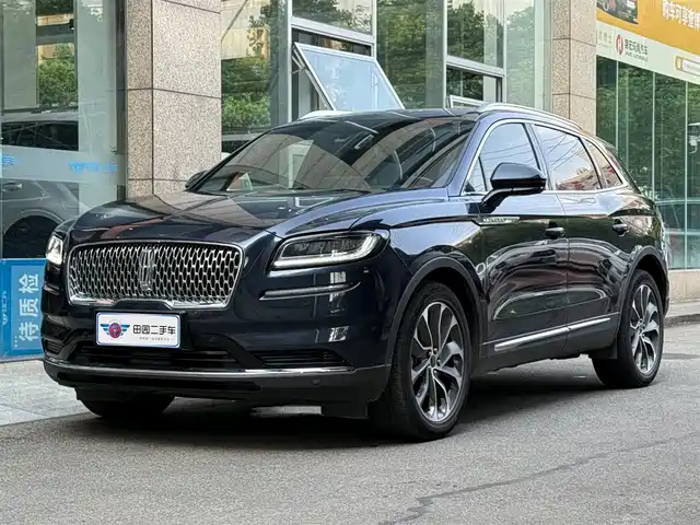 LINCOLN NAVIGATOR 2023