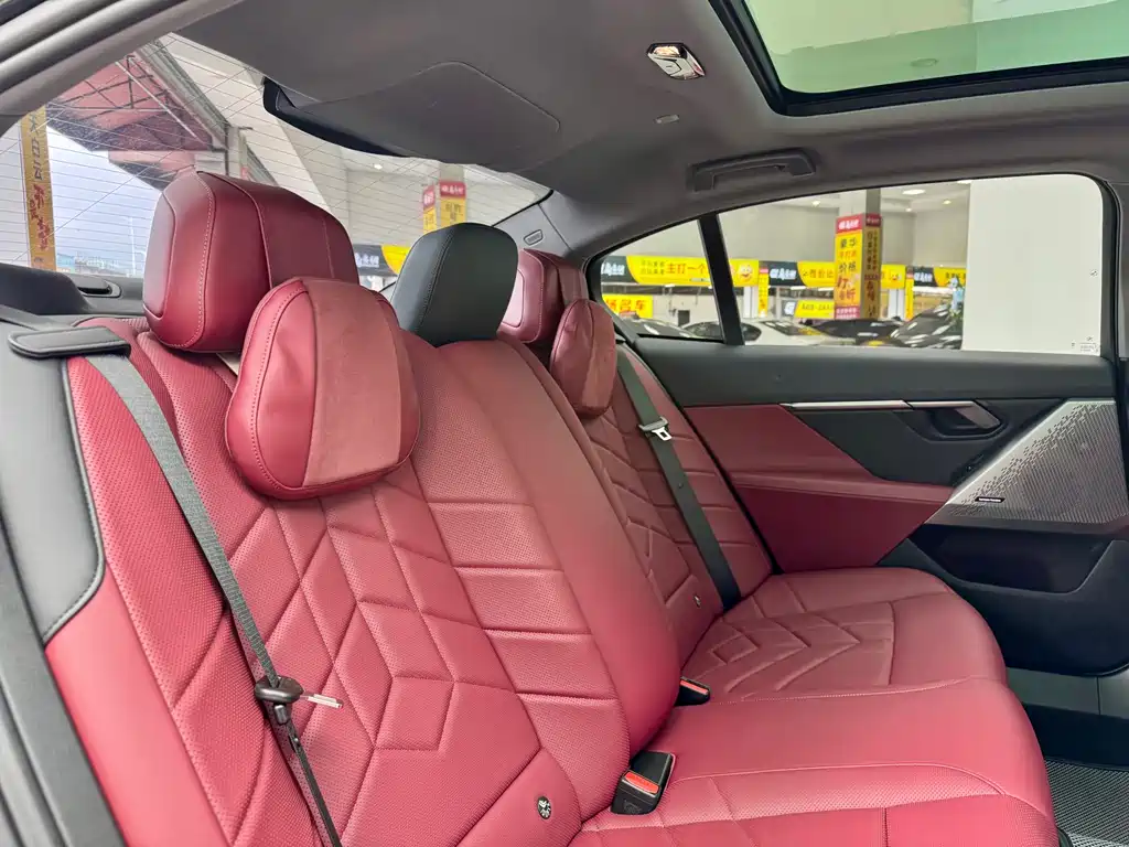 BMW 5 Series — миниатюра 12