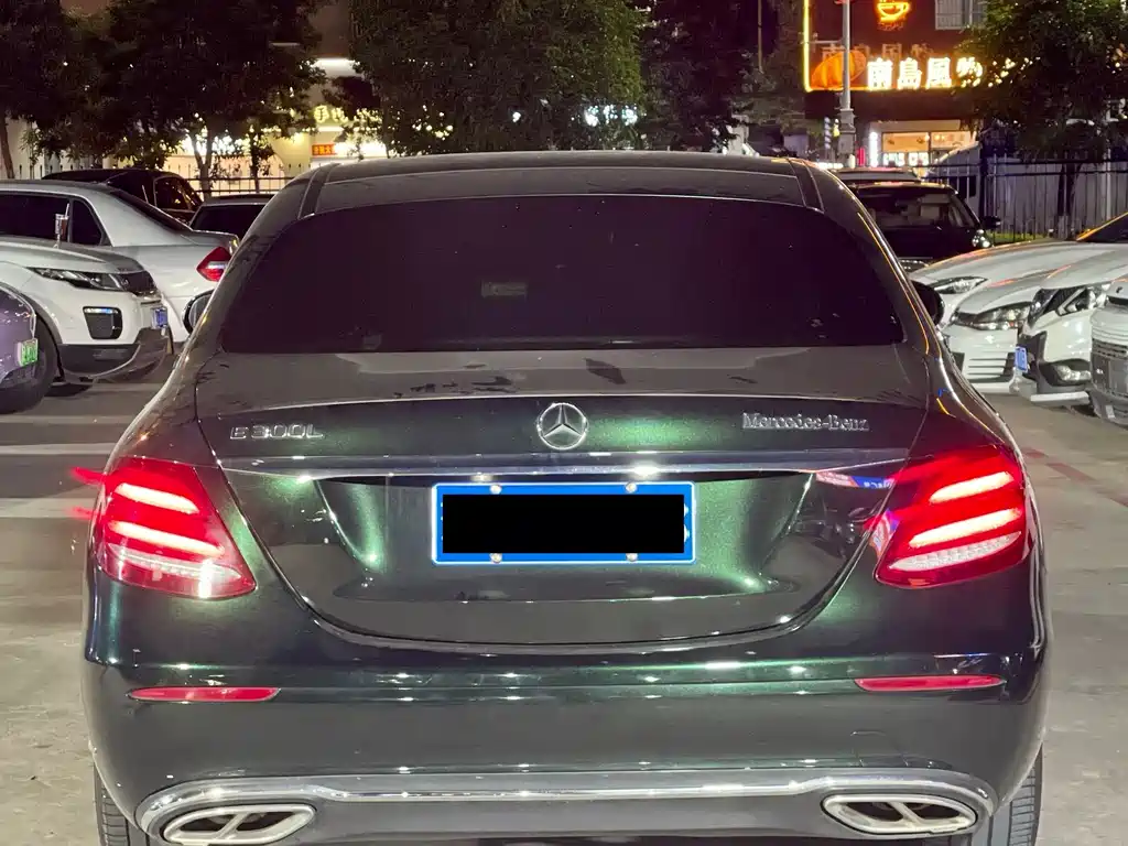 Mercedes-Benz E-Class — миниатюра 8