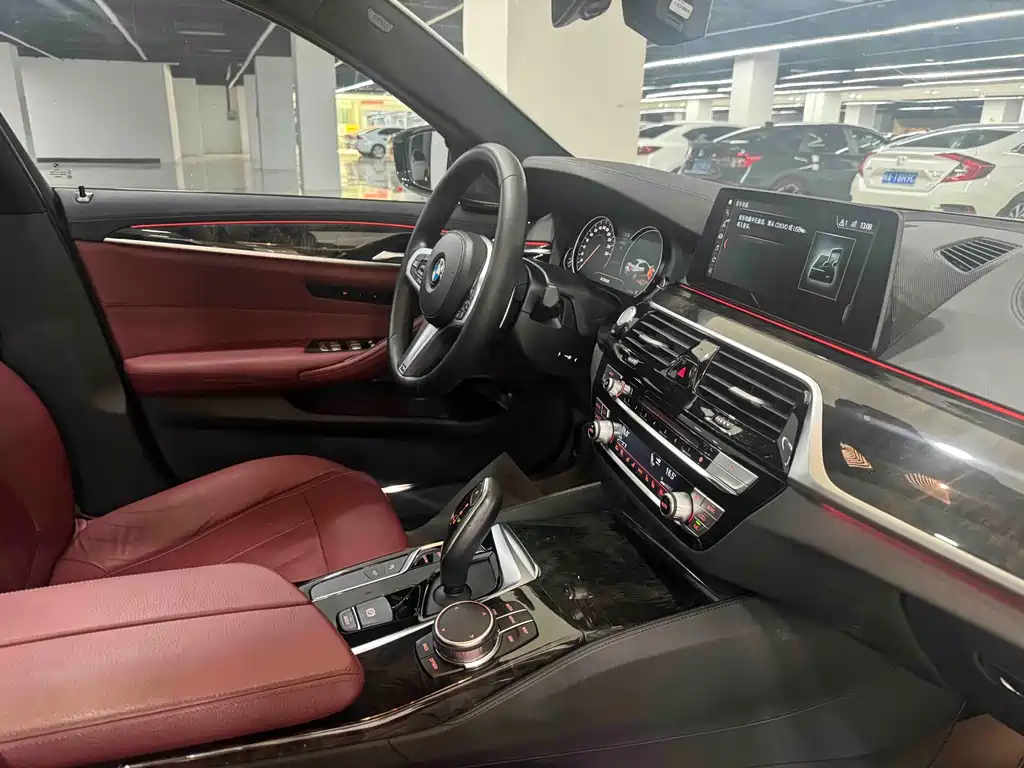 BMW 5 Series — миниатюра 9
