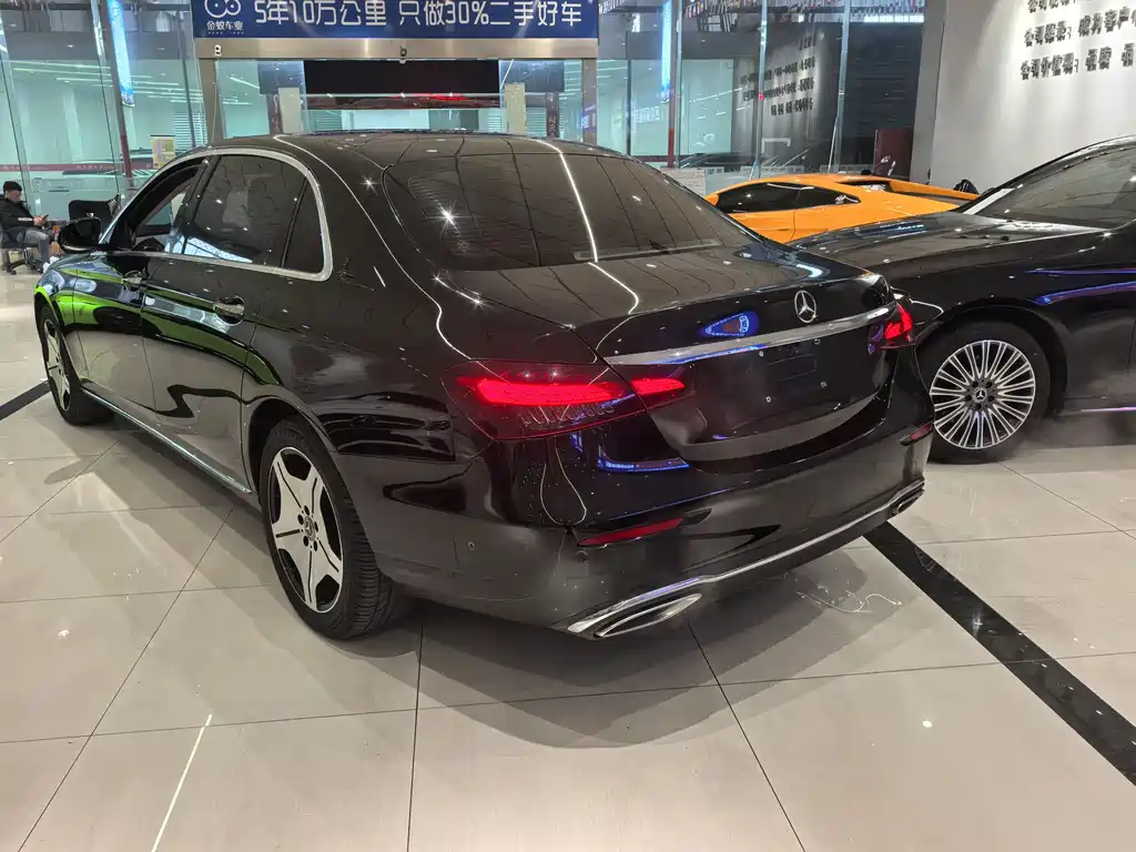 Mercedes-Benz E-Class - фото 7