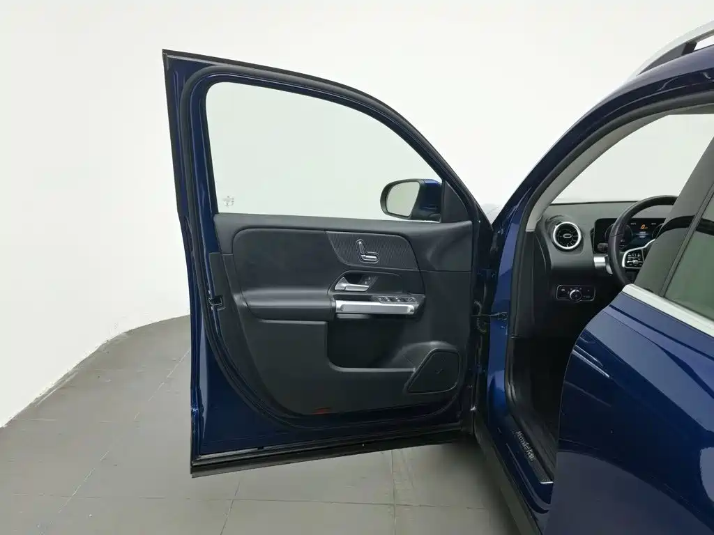 Mercedes-Benz GLB — миниатюра 8