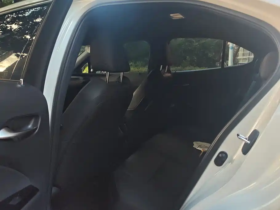 Lexus UX — миниатюра 11