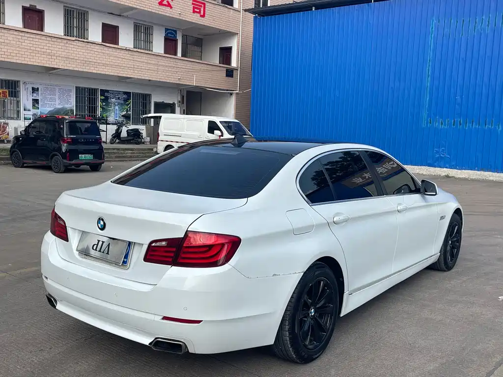 BMW 5 Series — миниатюра 5