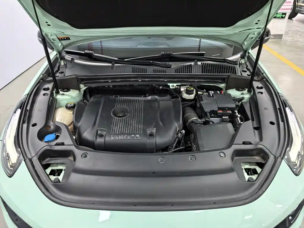 LYNK & CO. 02 HATCHBACK