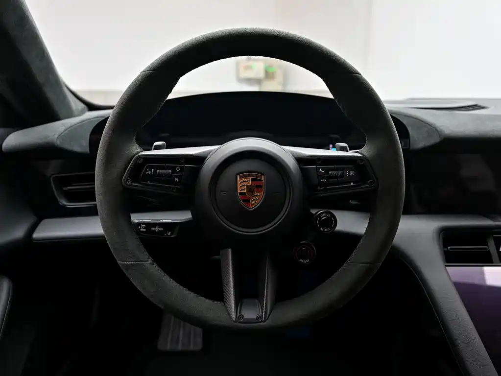 Porsche Taycan — миниатюра 8