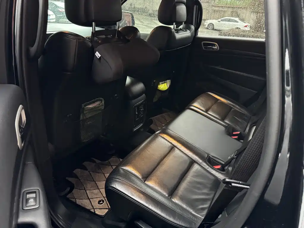 Jeep Grand Cherokee (Import) — миниатюра 3