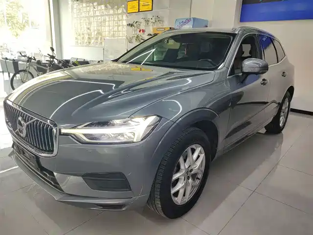 VOLVO XC60 2018