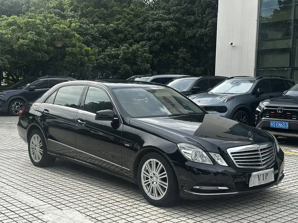 Mercedes-Benz E-Class — миниатюра 2