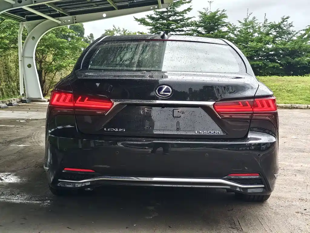 Lexus LS — миниатюра 6