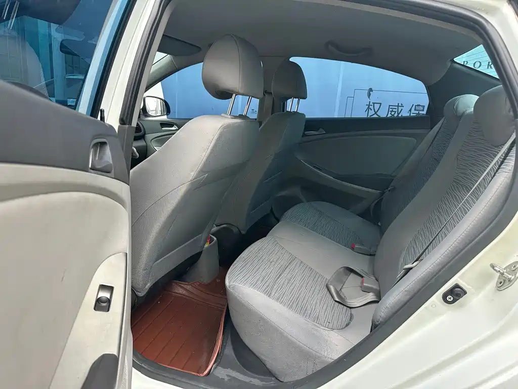 Hyundai Verna — миниатюра 6