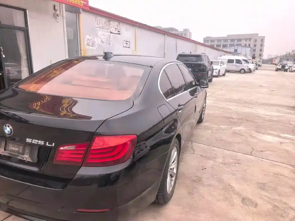 BMW 5 Series — миниатюра 4