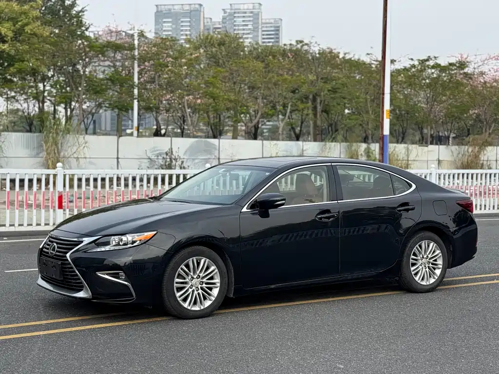 Lexus ES 2018
