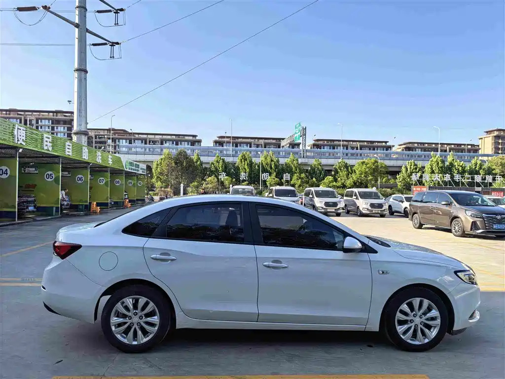Buick Excelle — миниатюра 6