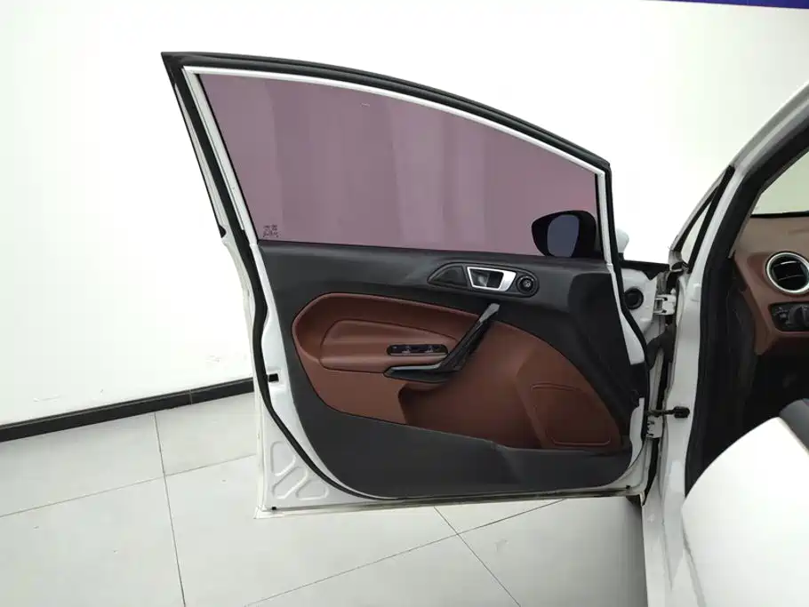 Ford Fiesta — миниатюра 7