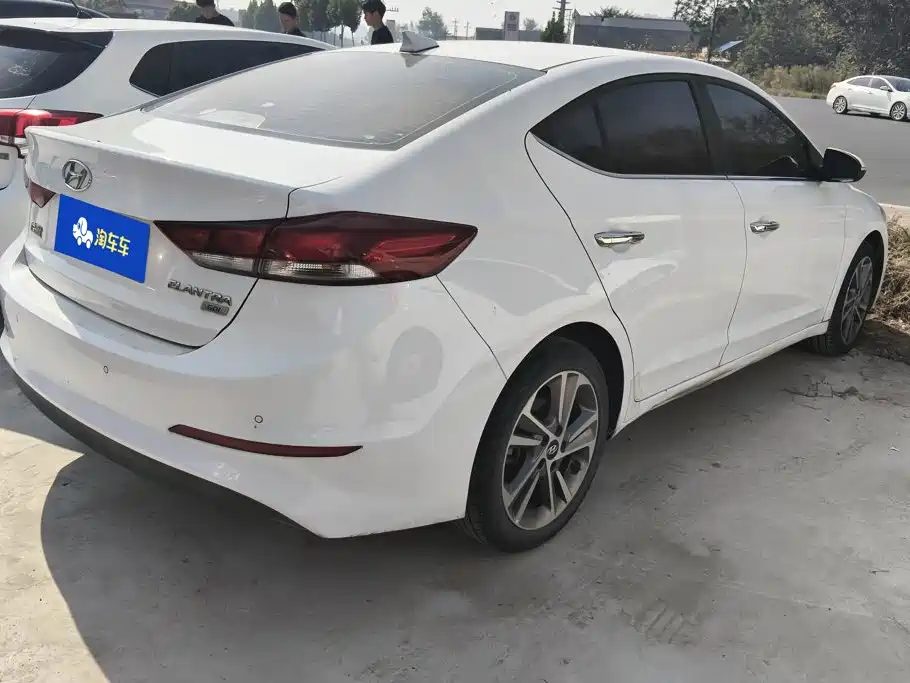 Hyundai Elantra — миниатюра 3
