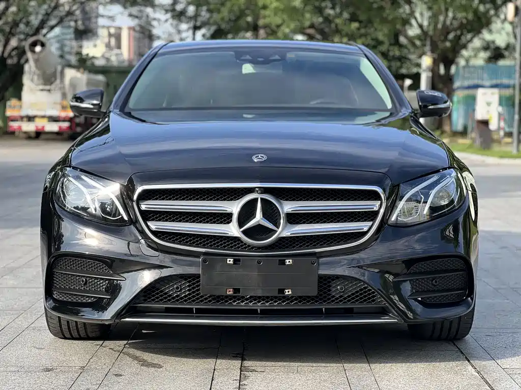 Mercedes-Benz E-Class — миниатюра 2