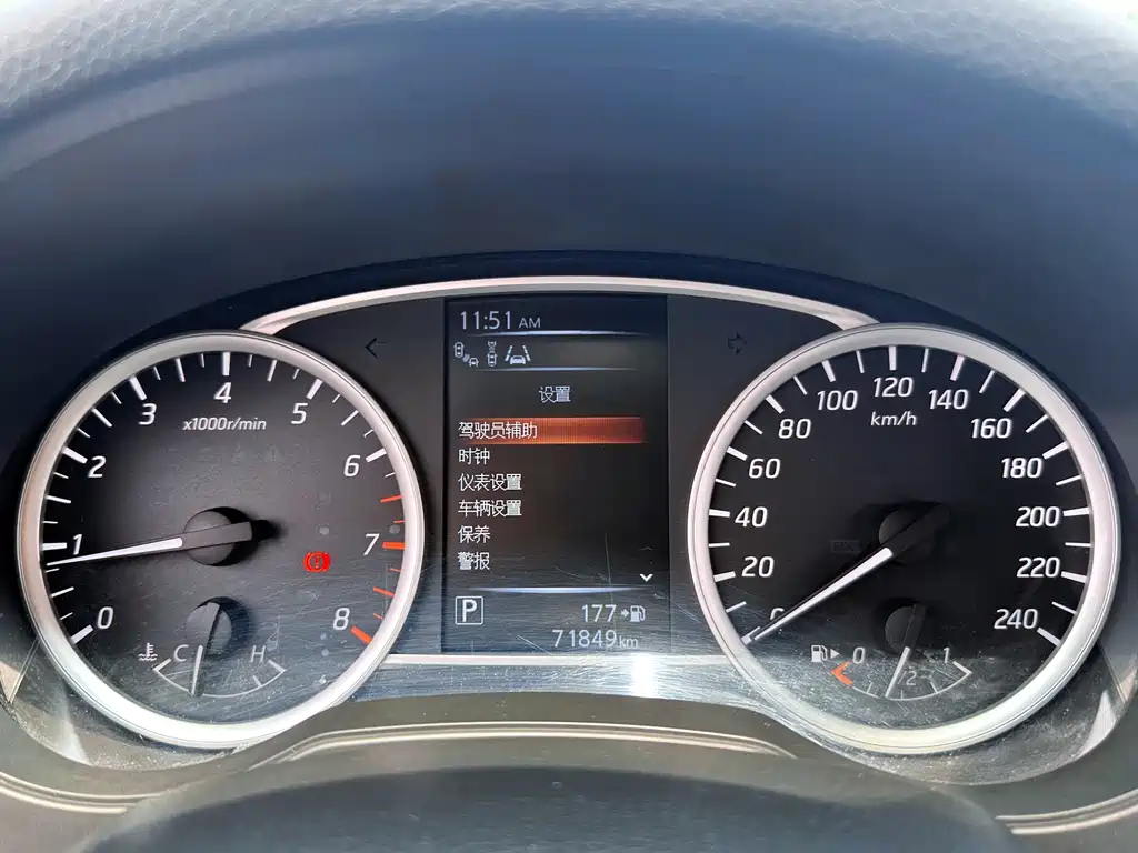 Nissan Tiida — миниатюра 7