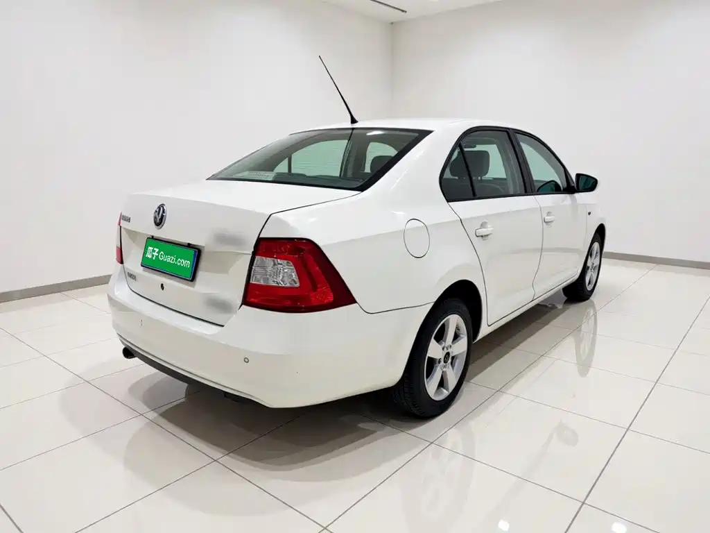 Skoda Rapid — миниатюра 6