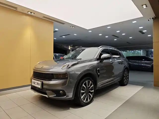 2019 Lynk & Co 01