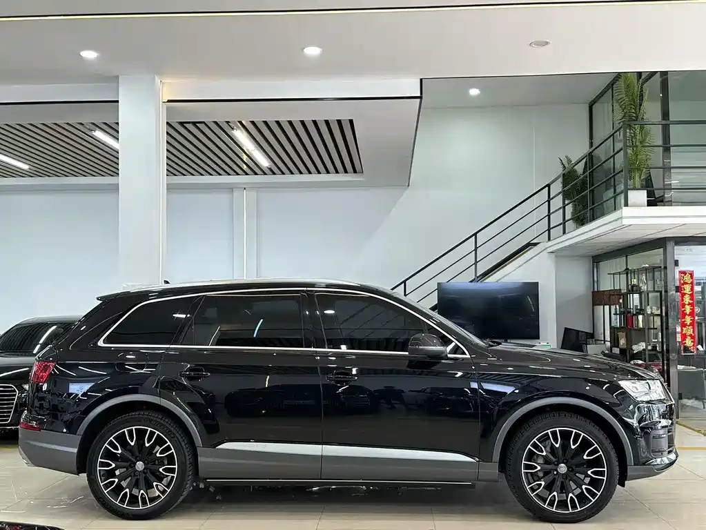 AUDI  Q7