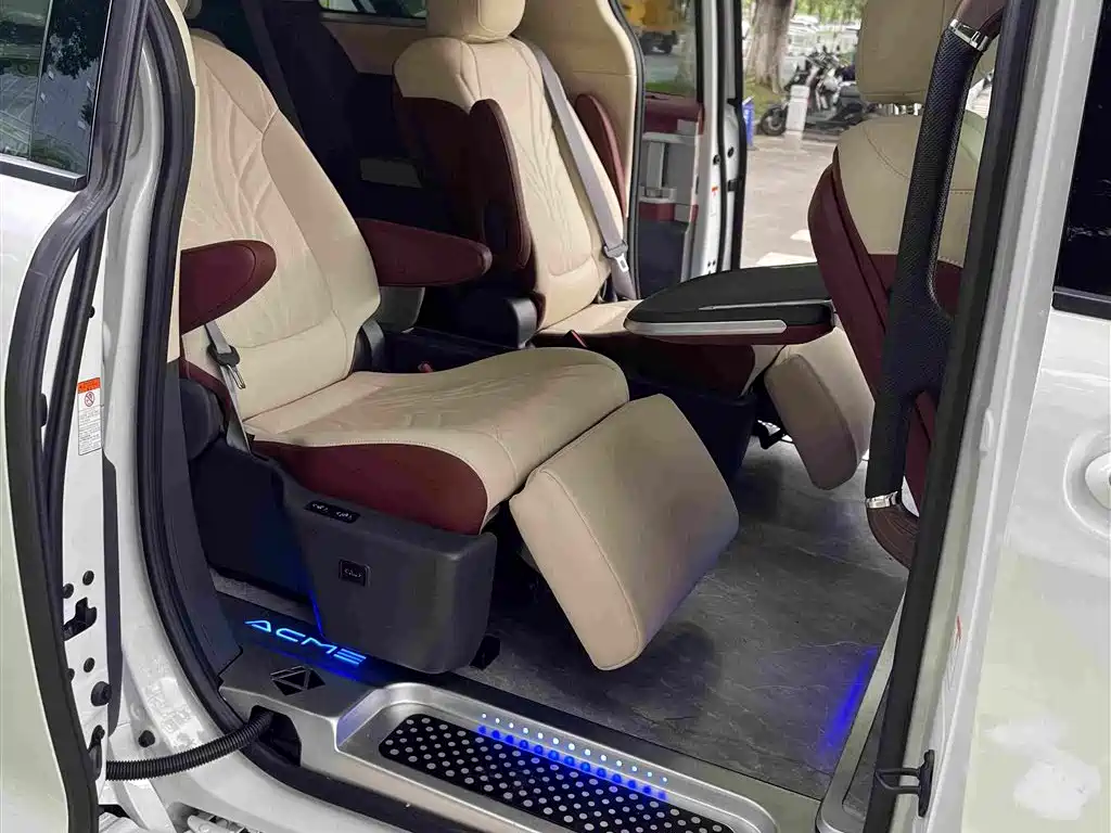 Toyota Granvia — миниатюра 15