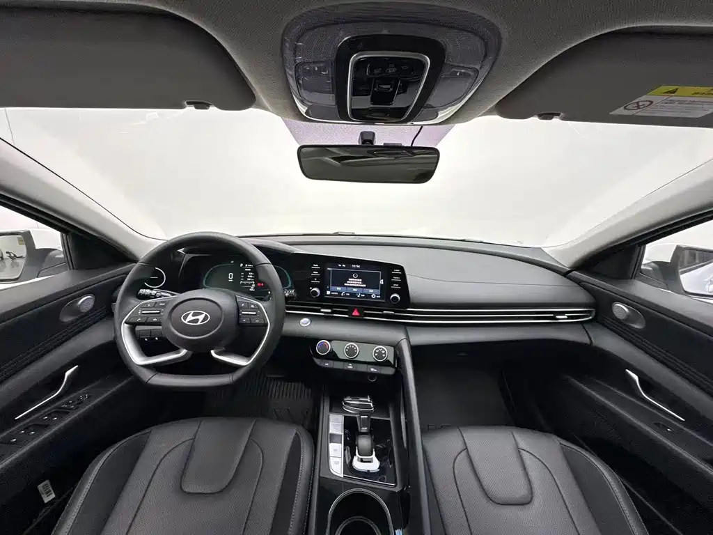 Hyundai Elantra — миниатюра 4