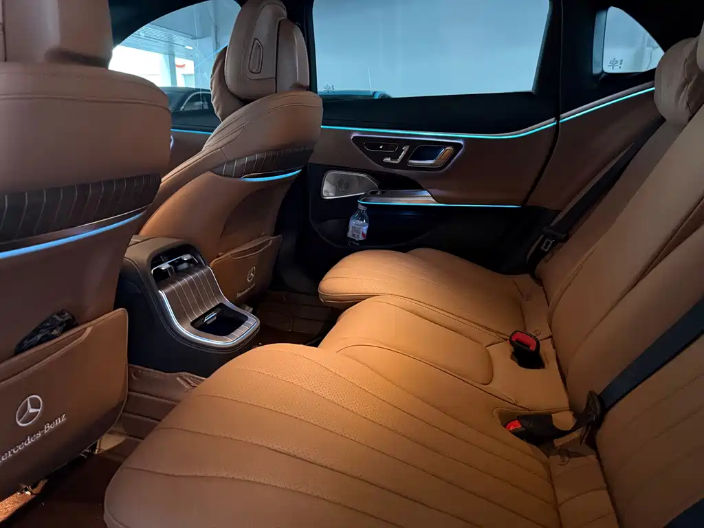 Mercedes-Benz E-Class — миниатюра 12