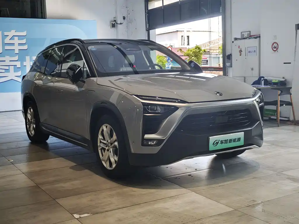 NIO ES8 2018 355KM мест