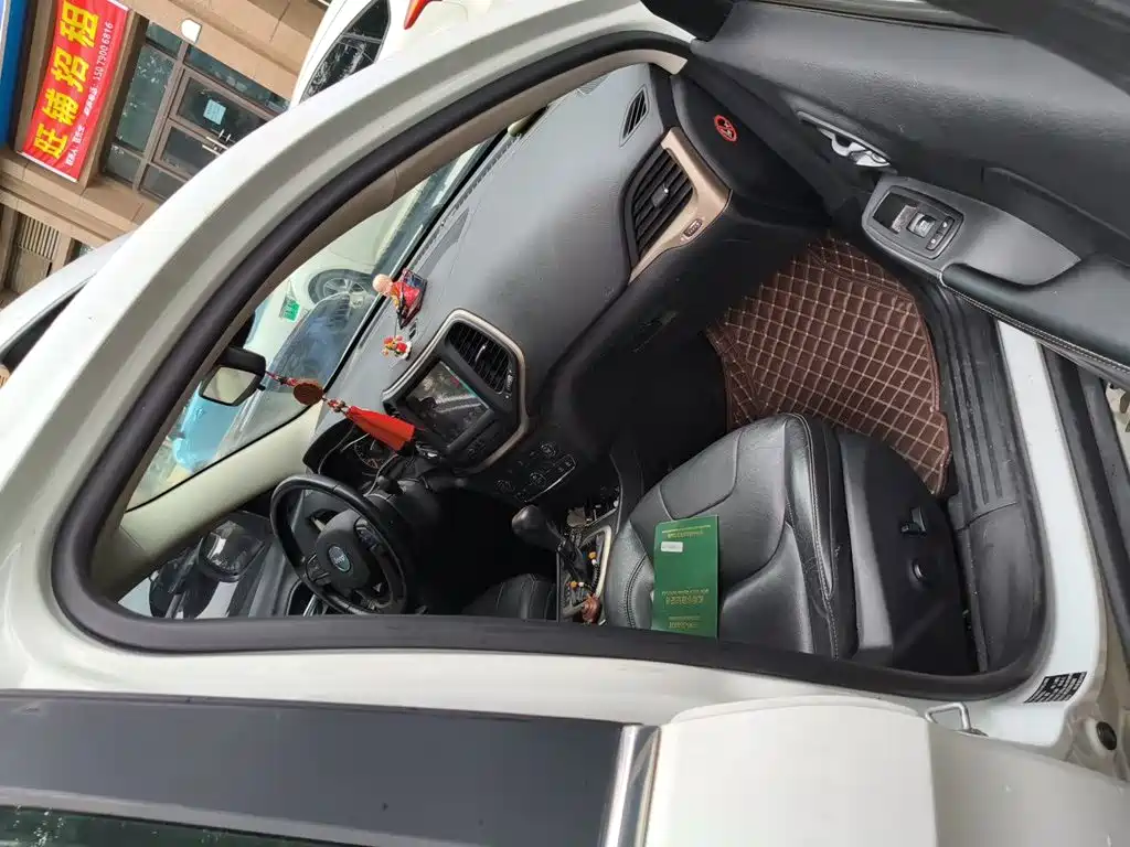 Jeep Cherokee — миниатюра 22