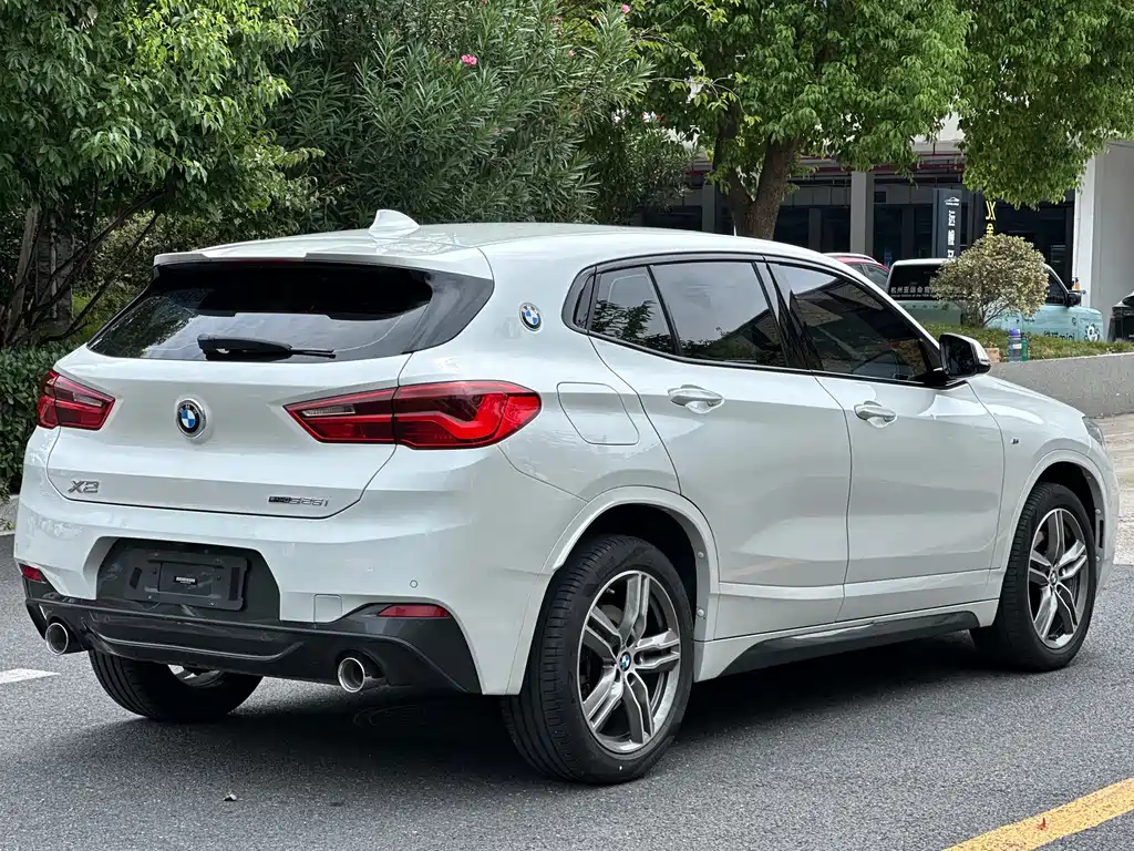 BMW  X2