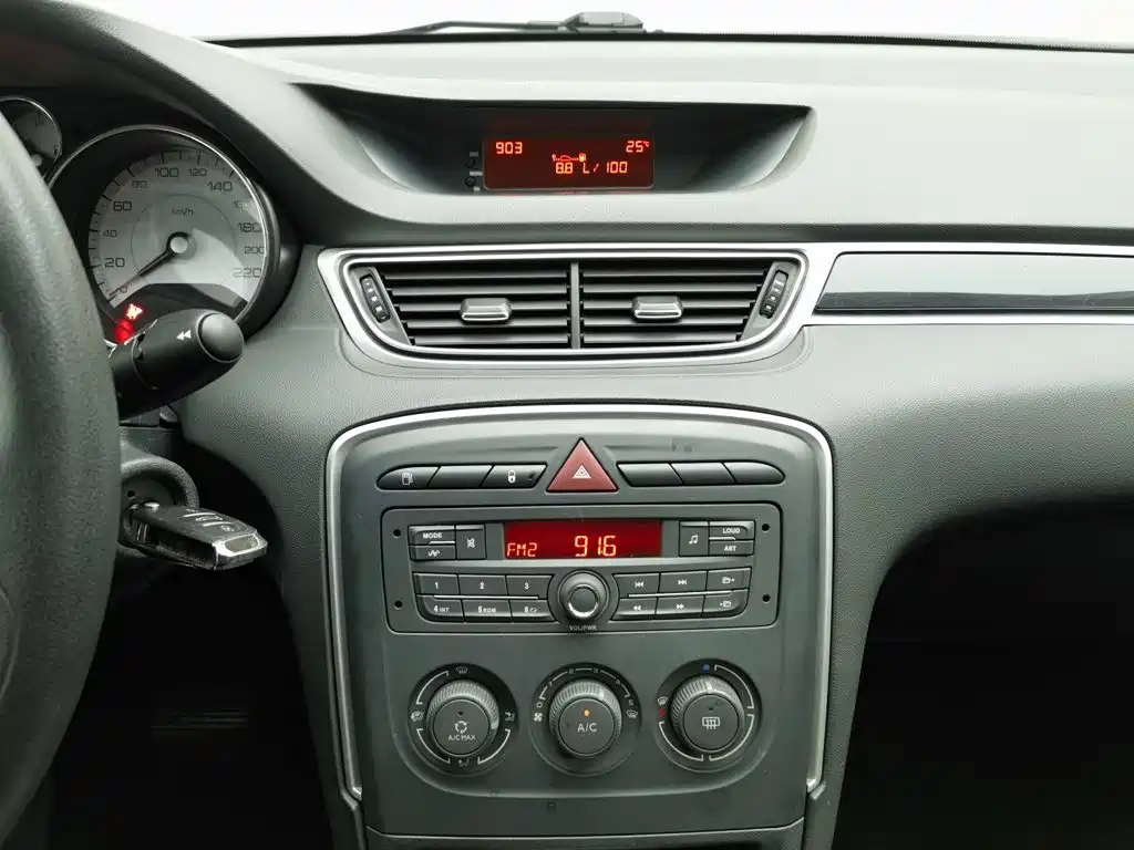 Peugeot 308 — миниатюра 12