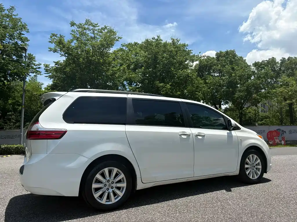 Toyota Sienna 2015 3.5L LE