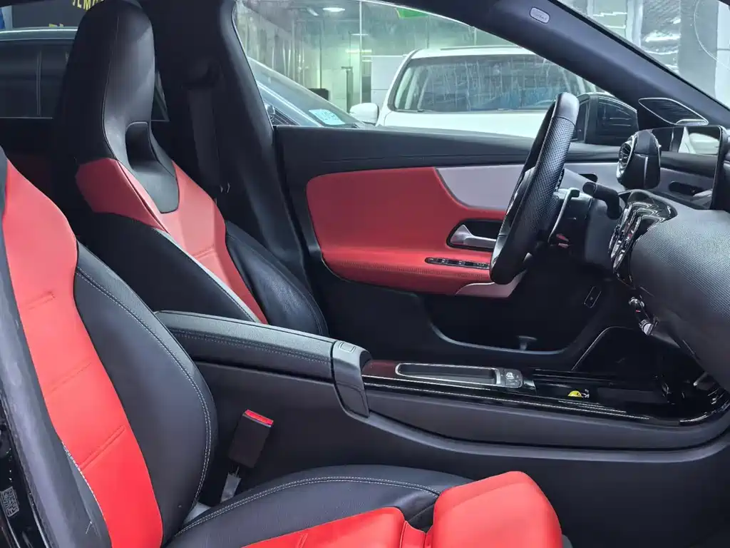 Mercedes-Benz CLA A MG 2025 AMG CLA 35 4MATIC