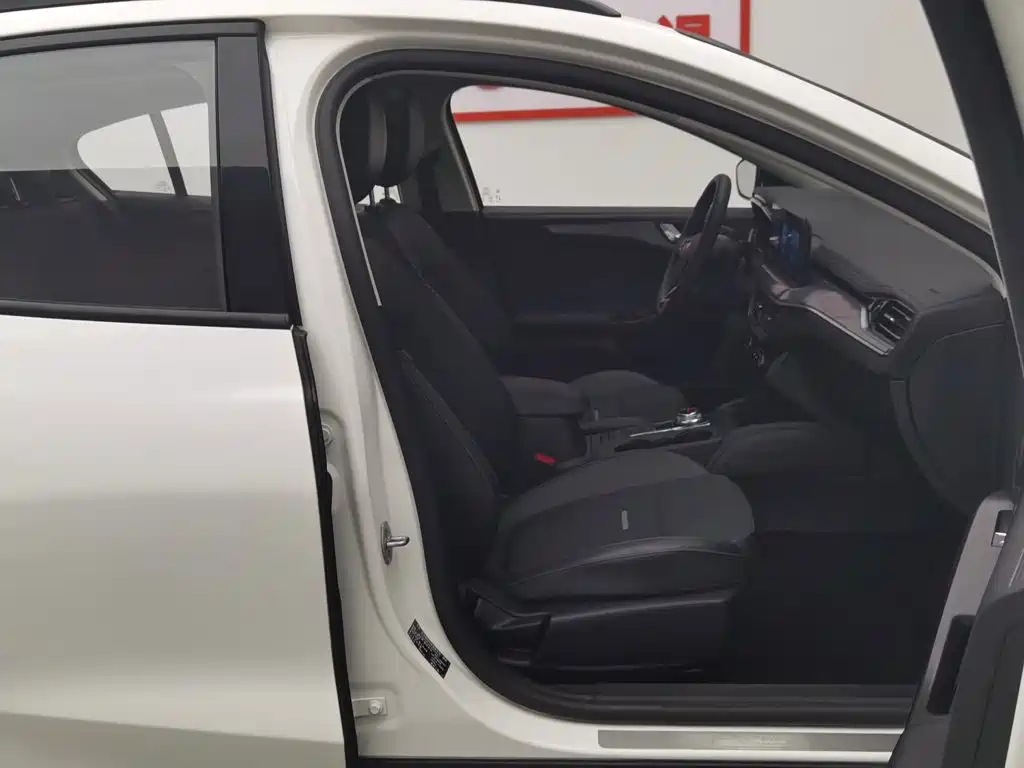 Ford Focus Active — миниатюра 23