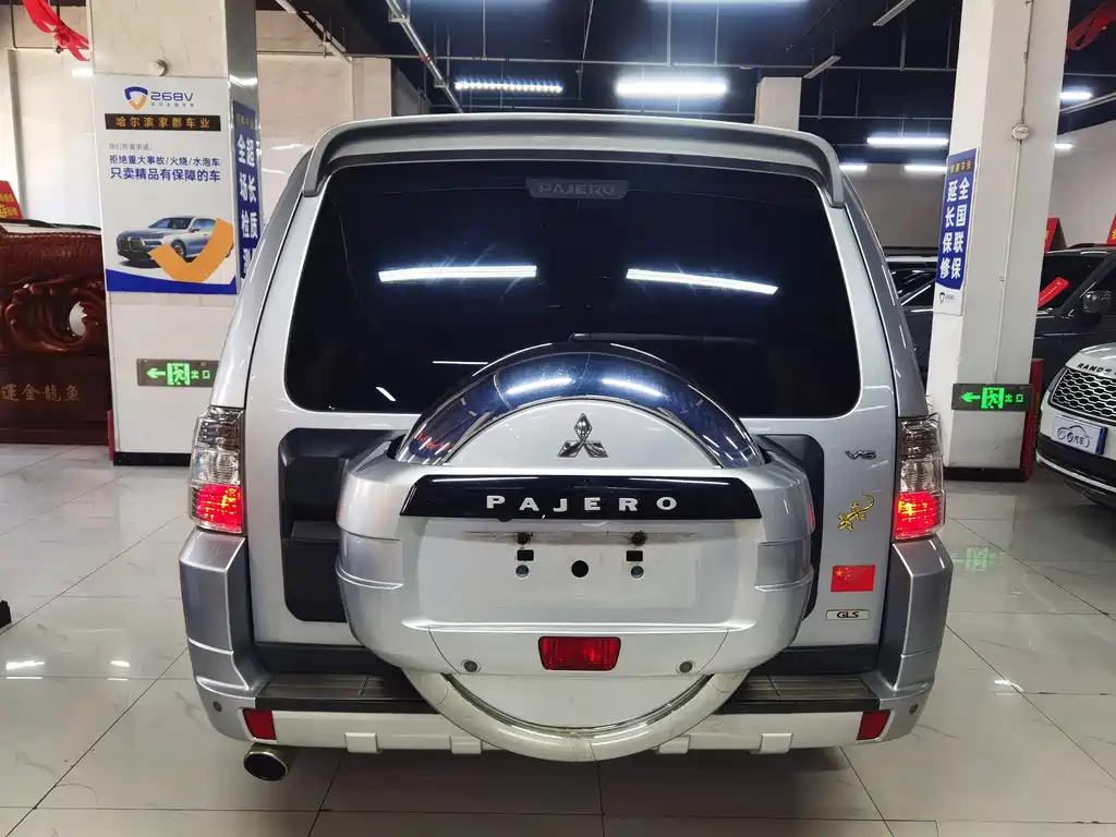 Mitsubishi V93 2011 3.0L AT