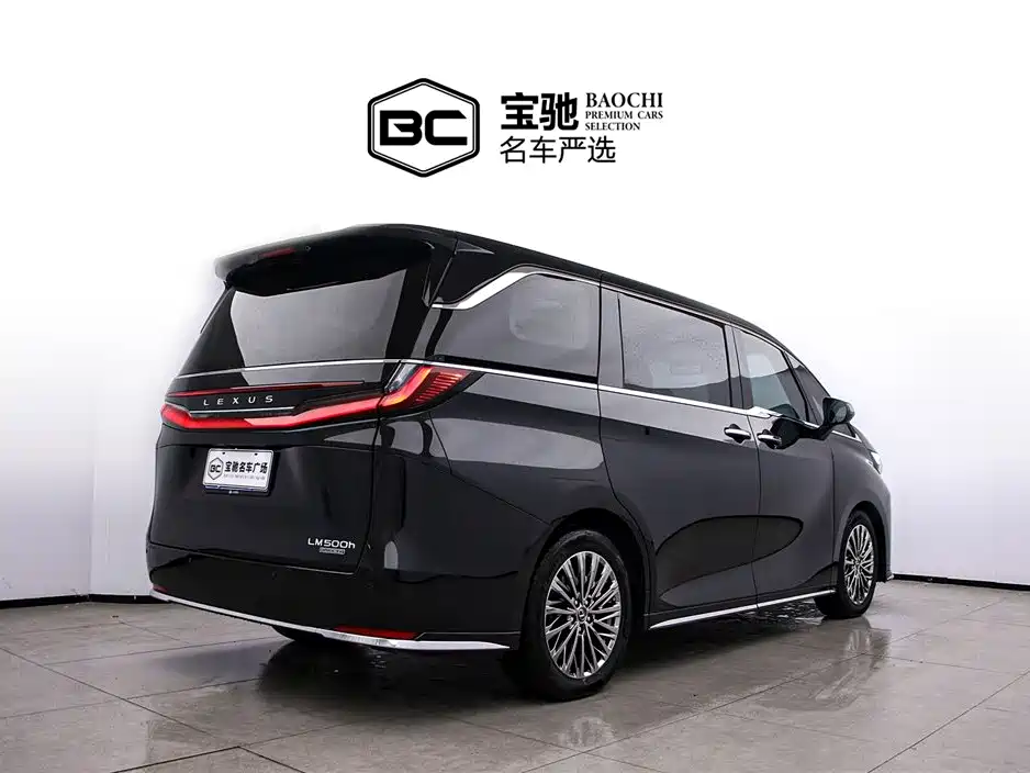 LEXUS LM