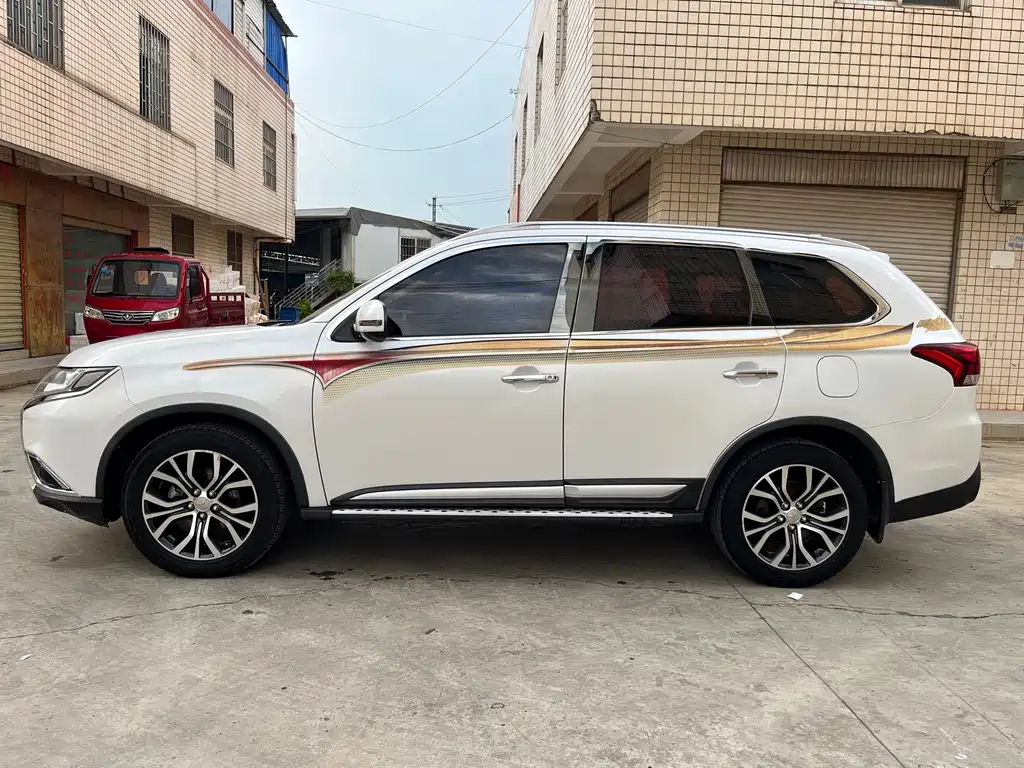 Mitsubishi Outlander — миниатюра 7