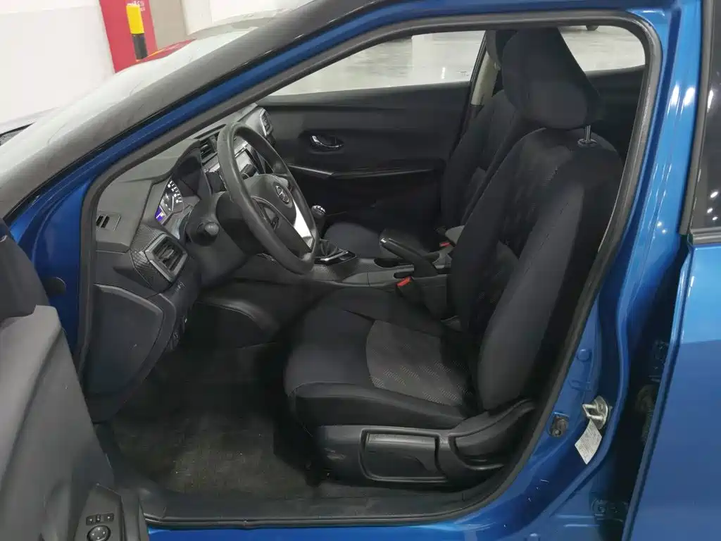 Nissan Bluebird — миниатюра 10