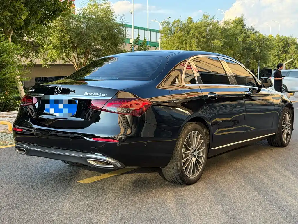 Mercedes-Benz E-Class — миниатюра 4