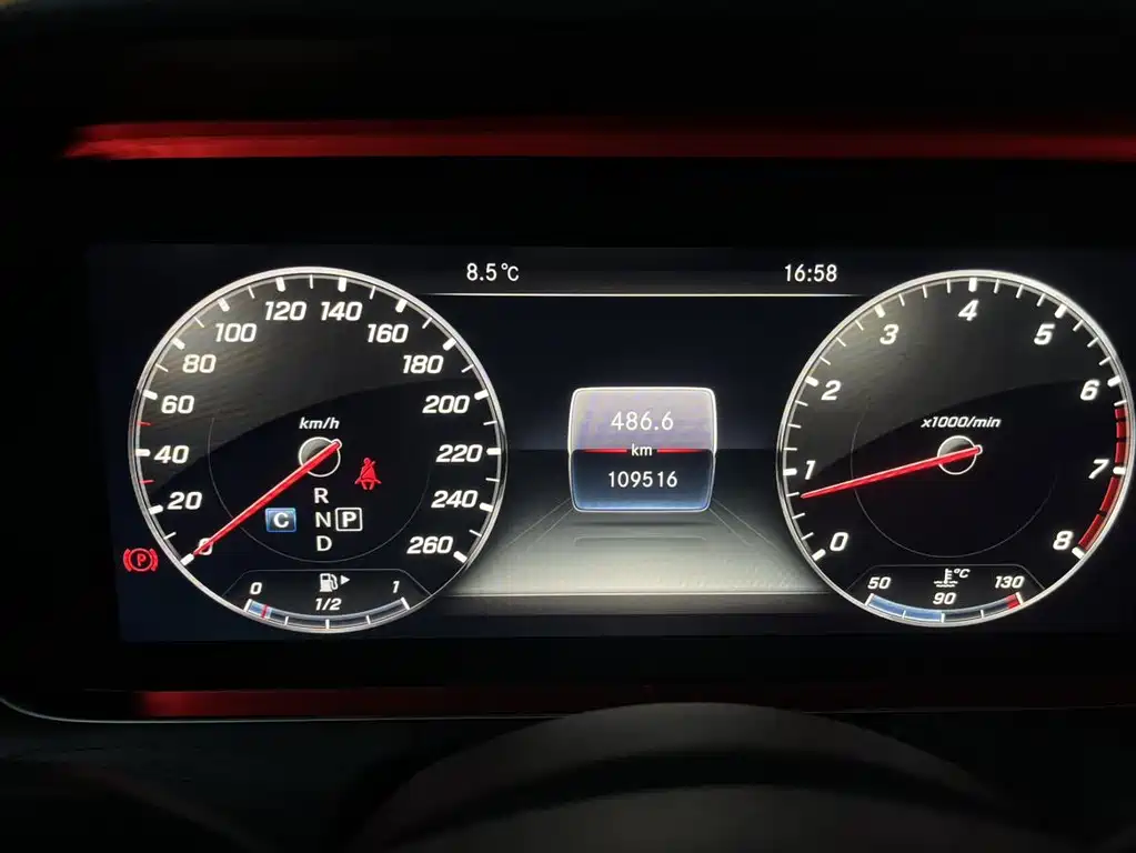 Mercedes-Benz E-Class — миниатюра 11