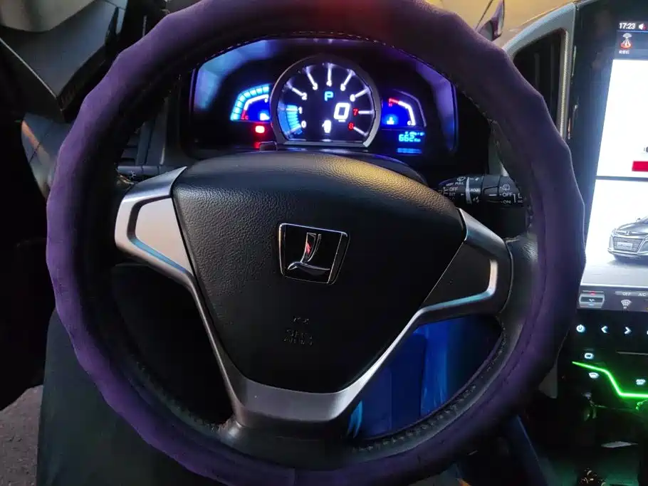 Luxgen U6 — миниатюра 15