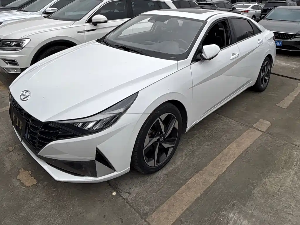 HYUNDAI ELANTRA