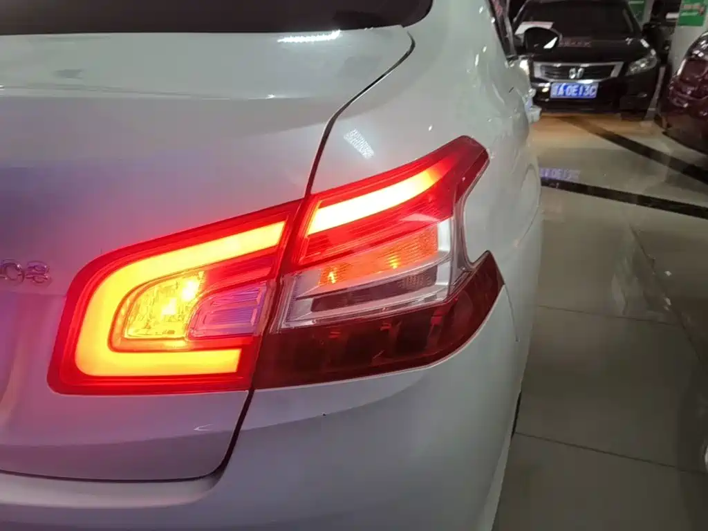 Peugeot 408 — миниатюра 8