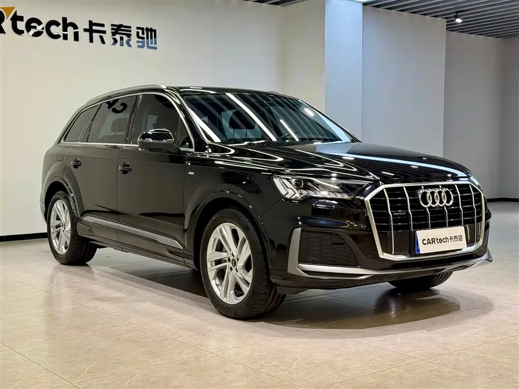 Audi Q7 2023 45 TFSI quattro S line Sport